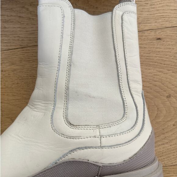 Sam Edelman - Lulia Chelsea Boots in Cream & Gray - Picture 5 of 9